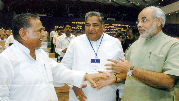 Mulayam Singh Yadav with Narendra Modi and Dharam Singh 