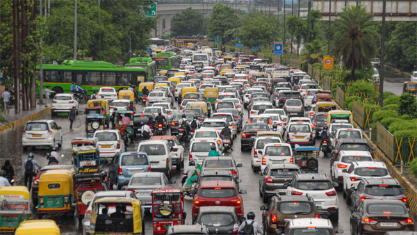 Over 1.25 lakh old vehicles to be taken off road in Noida Over 1.25 lakh old vehicles to be taken off road in Noida