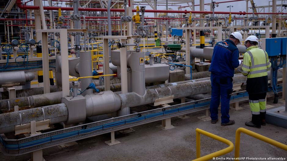 LNG tankers stuck amid gas crunch