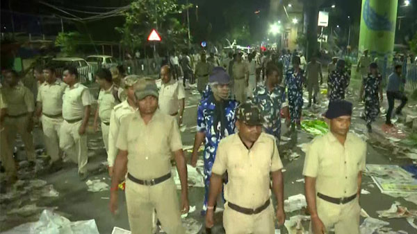 In a midnight crackdown, police detains TET candidates; BJP says ‘WB or Hitlers Germany?’ In a midnight crackdown, police detains TET candidates; BJP says ‘WB or Hitlers Germany?’