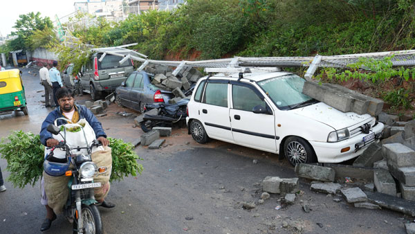 Bengaluru: Heavy rains lead to wall collapse; light showers in the next 5 days likely