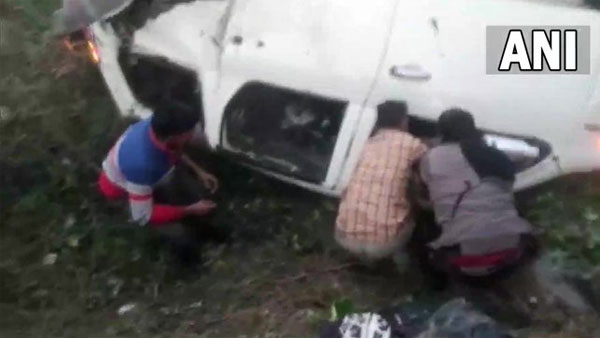 UP: 5 dead, 7 critical as car overturns in Lakhimpur Kheri UP: 5 dead, 7 critical as car overturns in Lakhimpur Kheri