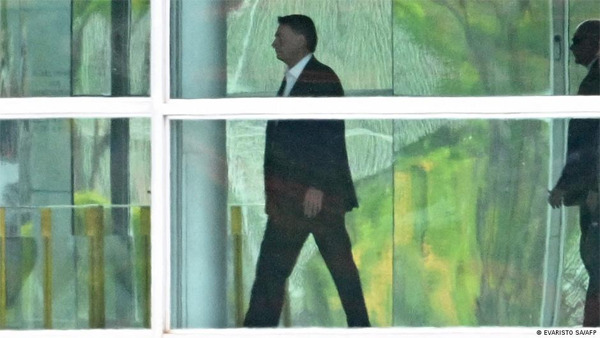 Brazil: Truckers block roads as Bolsonaro remains silent