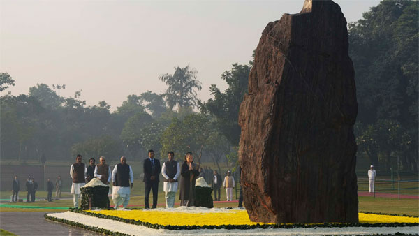Former Congress president Sonia Gandhi pays tribute to former prime minister Indira Gandhi on her birth anniversary at Shakti Sthal, in New Delhi Former Congress president Sonia Gandhi pays tribute to former prime minister Indira Gandhi on her birth anniversary at Shakti Sthal, in New Delhi