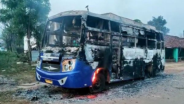 Naxals in Chhattisgarh burn vehicles, mobile towers in revenge Naxals in Chhattisgarh burn vehicles, mobile towers in revenge