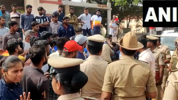 Caught on cam: Karnataka cop slaps a victim of PSI recruitment scam Caught on cam: Karnataka cop slaps a victim of PSI recruitment scam