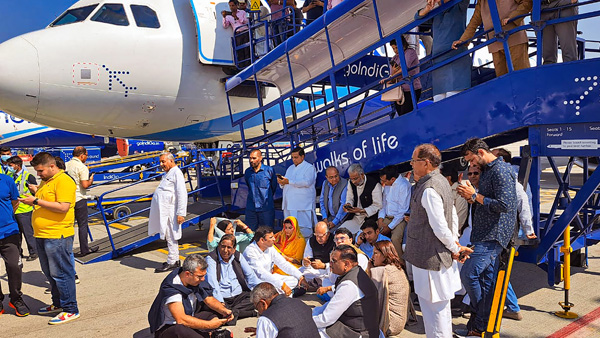 Assam Police arrest Pawan Khera at Delhi airport; Is there any rule of law, asks Cong Assam Police arrest Pawan Khera at Delhi airport; Is there any rule of law, asks Cong