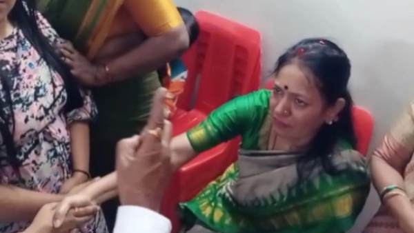Jagadish Shettar’s wife breaks down, former CM gets rousing welcome in Hubballi