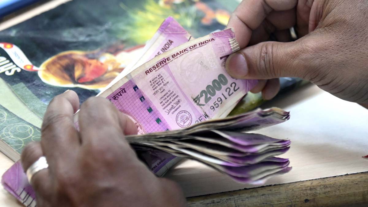 Is Aadhaar, PAN Or Any Other ID Proof Required To Exchange Rs 2,000 Notes? Banks Clarify Is Aadhaar, PAN Or Any Other ID Proof Required To Exchange Rs 2,000 Notes? Banks Clarify