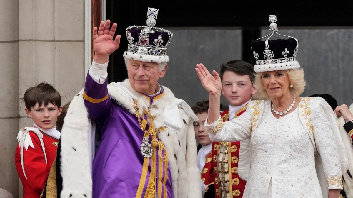King Charles III, Queen Camilla wave to crowds from Buckingham Palace balcony King Charles III, Queen Camilla wave to crowds from Buckingham Palace balcony