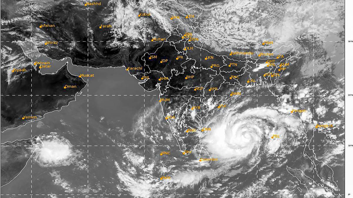 Hundreds Of Thousands To Be Evacuated As Bangladesh And Myanmar Brace For Severe Cyclone Threat Hundreds Of Thousands To Be Evacuated As Bangladesh And Myanmar Brace For Severe Cyclone Threat