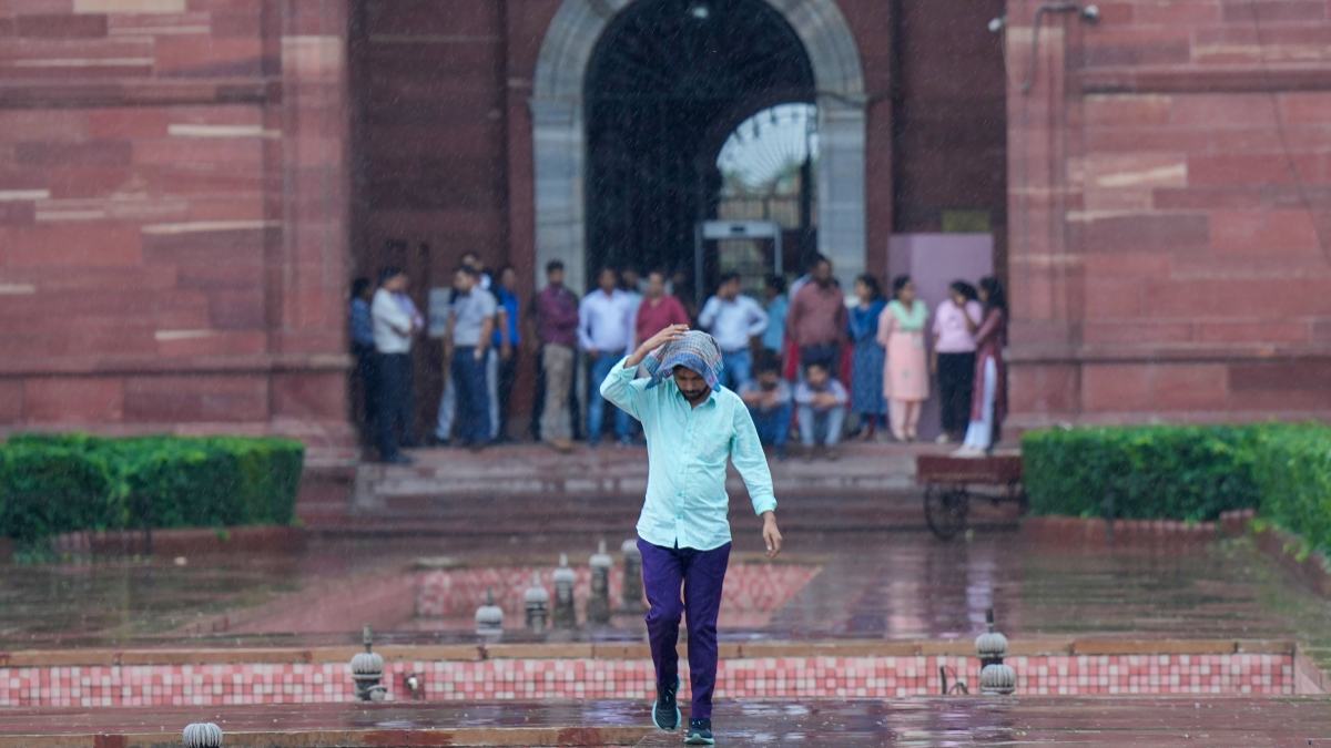 Intense Rainfall, Thunderstorms Expected as IMD Issues Orange Alert for Northwestern States Intense Rainfall, Thunderstorms Expected as IMD Issues Orange Alert for Northwestern States