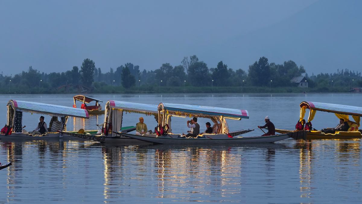 G20 Delegates Embrace the Charm of Srinagars Dal Lake with Shikara Ride