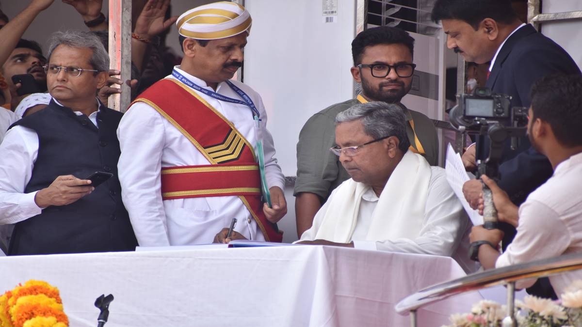 Congress 5 Guarantees to Karnataka Voters To Become Law After 1st Cabinet Meeting Today Congress 5 Guarantees to Karnataka Voters To Become Law After 1st Cabinet Meeting Today