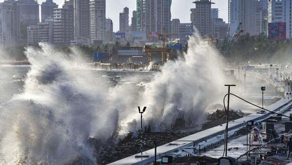 High Tide Waves Triggered By Cyclone Biparjoy Hit Gujarat, Mumbai