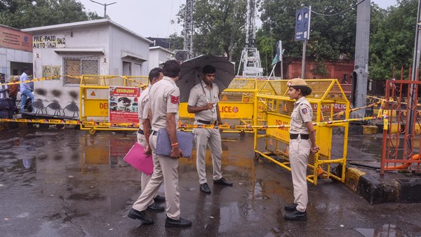 34-Year-Old Delhi School Teacher Dies of Touching Electric Pole At Railway Station