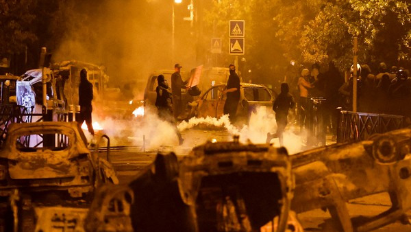 Violent Protests In Paris After Teenager Shot Dead For Traffic Violation Violent Protests In Paris After Teenager Shot Dead For Traffic Violation
