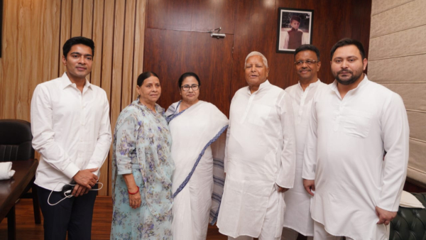 Will fight Together, Like a Family: Mamata Banerjee Meets Lalu Yadav Ahead of Oppn Meet
