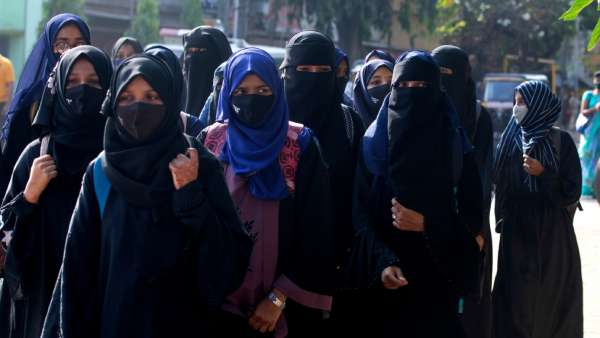 Kerala Medicine Students Seek Hijab Alternative During Surgery Kerala Medicine Students Seek Hijab Alternative During Surgery