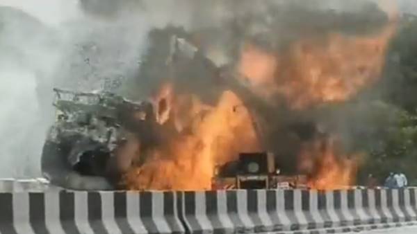 4 Dead, Three Injured As Chemical-Laden Tanker Explodes On Pune-Mumbai Expressway | Watch