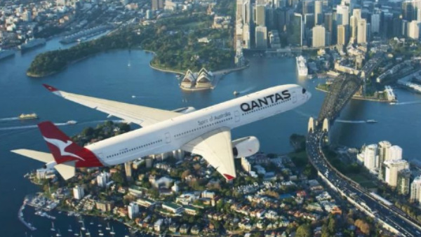 In A First, Qantas Airways Introduces Communal Lounge For Long-Haul Flights [Picture Tour]