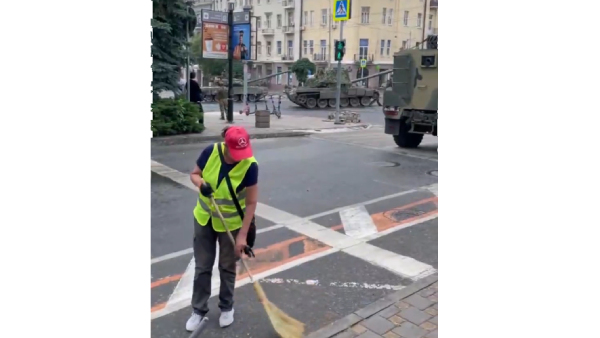 Russia Coup: Man Continues To Clean Street as Armed Convoy Arrives in Rostov