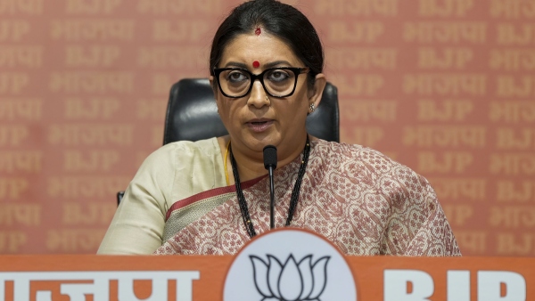 AAP Blackmailing Congress Shows The Future Of Unholy Alliance: Smriti Iranis Jibe at Opposition meet