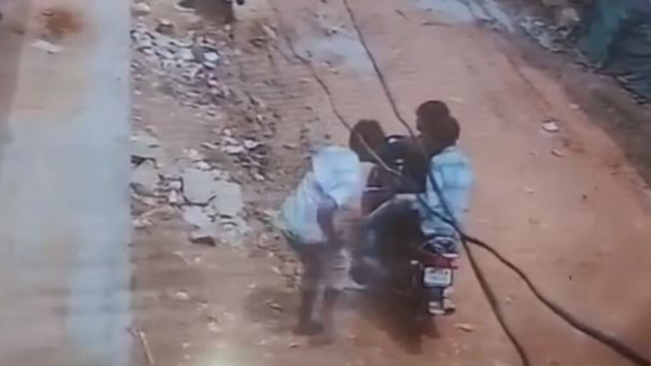 Caught On Cam: Teacher Shot At By Former Students Over Tuition Fees in Madhya Pradesh Morena