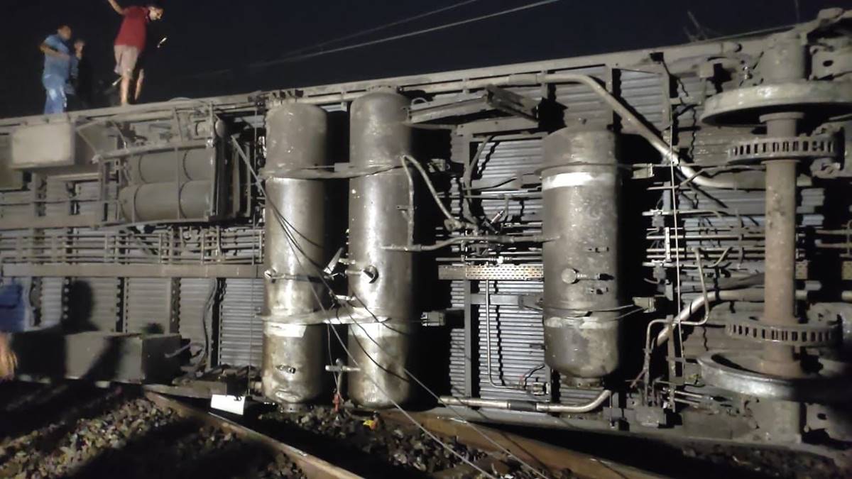 Coromandel Express Collides With Goods Train In Odisha, Many Feared Dead Coromandel Express Collides With Goods Train In Odisha, Many Feared Dead