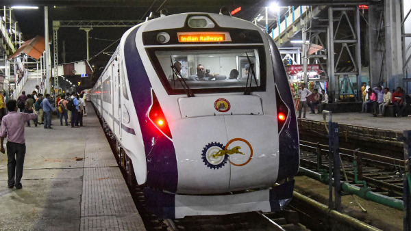 PM Modi to Flag Off 5 Vande Bharat Express at Rani Kamalapati Railway Station