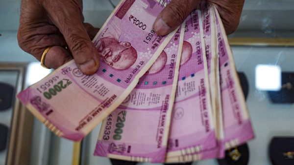 Rs 2,000 rupee currency notes