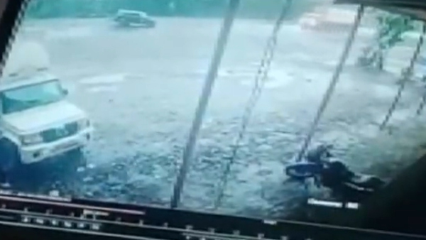 Accident Caught On Cam: Truck Hits Jeep, Killing 6 in Maharashtra