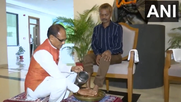 MP Urination Incident: CM Chouhan Washes Feet Of Tribal
