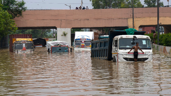 Delhi: Yamuna River Water Level Stabilises Slightly, Low-Lying Areas Still Flooded