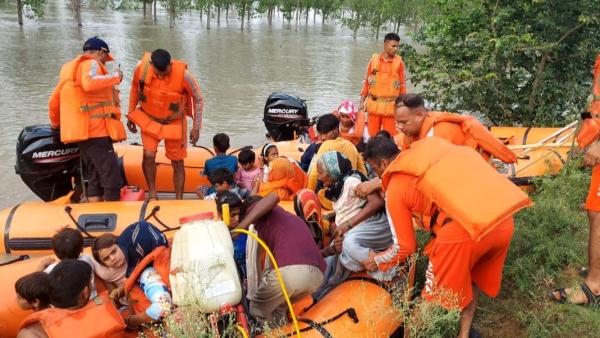 How Delhi Police is Helping People in Flood-Hit Areas