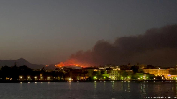 Greece: Thousands evacuated from Corfu as forest fires rage