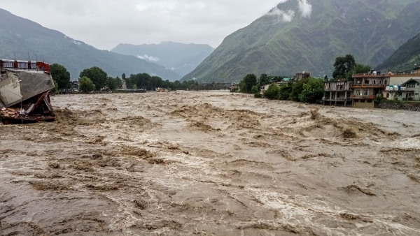 IMD Issues Red, Orange Alerts for Himachal Pradesh for next 24 hours IMD Issues Red, Orange Alerts for Himachal Pradesh for next 24 hours