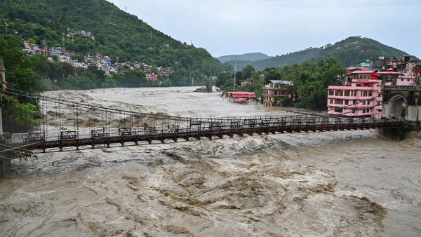 Hospitality In The Storm: Amid Rain Fury, Himachal Hotels Offer Free Stay And Meals To Stranded Tourists Hospitality In The Storm: Amid Rain Fury, Himachal Hotels Offer Free Stay And Meals To Stranded Tourists
