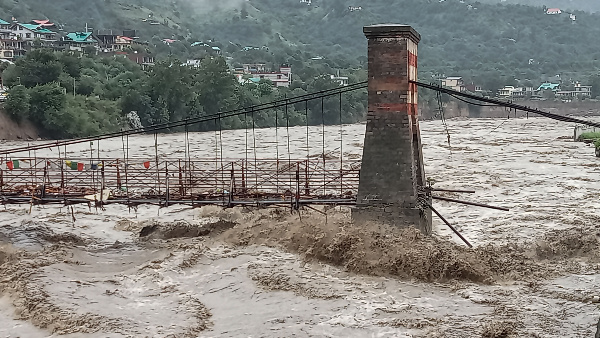 IMD Issues Red, Orange Alerts for Himachal Pradesh for next 24 hours IMD Issues Red, Orange Alerts for Himachal Pradesh for next 24 hours
