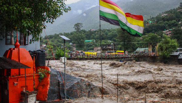 IMD Issues Red, Orange Alerts for Himachal Pradesh for next 24 hours IMD Issues Red, Orange Alerts for Himachal Pradesh for next 24 hours
