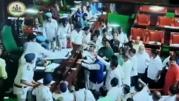 10 BJP MLAs Suspended for Throwing Papers at Deputy Speaker During Karnataka Assembly Session