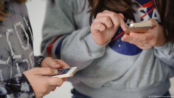 Netherlands to ban mobile phones in classrooms