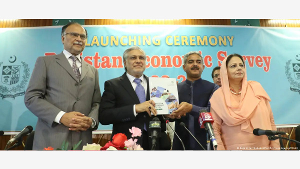 Pakistan: IMF approves $3 billion bailout