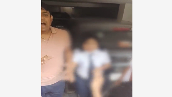 VIDEO: Angry Mob Beat Up Delhi Pilot, Husband For Torturing Minor Domestic Help