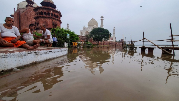  Yamuna Flood Waters Reach Taj Mahal Wall for the First Time in 45 Years