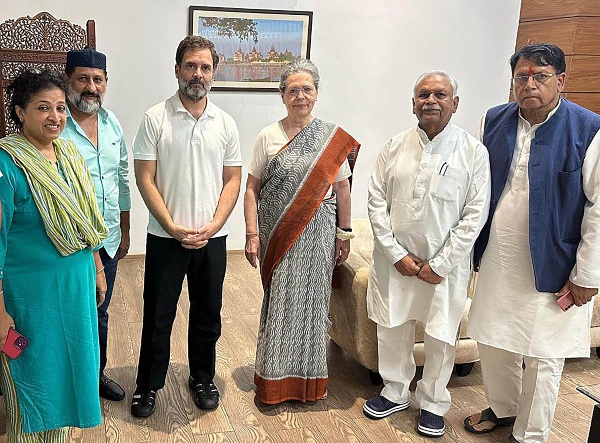 Plane Carrying Sonia, Rahul Gandhi Makes Emergency Landing in Bhopal