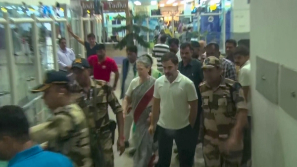 Plane Carrying Sonia, Rahul Gandhi Makes Emergency Landing in Bhopal