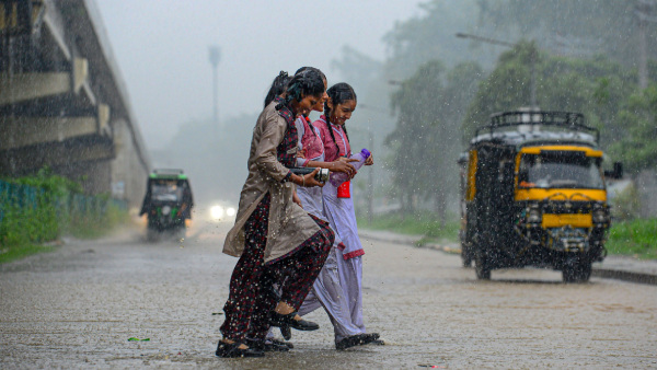 Heavy Rain To Lash Gujarat For Next 24 Hours; Orange Alert Issued