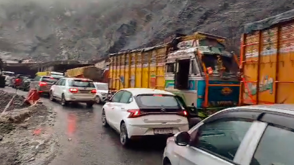 Jammu-Srinagar NH Closed for 3rd Consecutive Day; Restoration Work in Progress