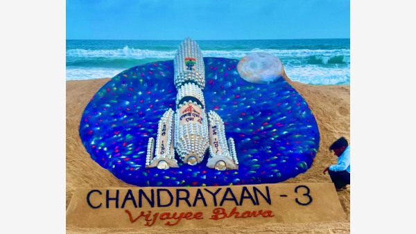 Sudarshan Pattnaik Creates 22-Foot-Long Sand Art, Wishes ISRO Vijayee Bhava For Chandrayaan-3